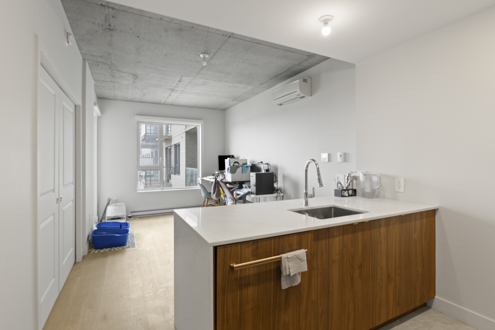 Living space before virtual decluttering