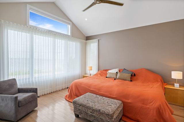 Bedroom, real estate photography by SharpShot Media, Montréal