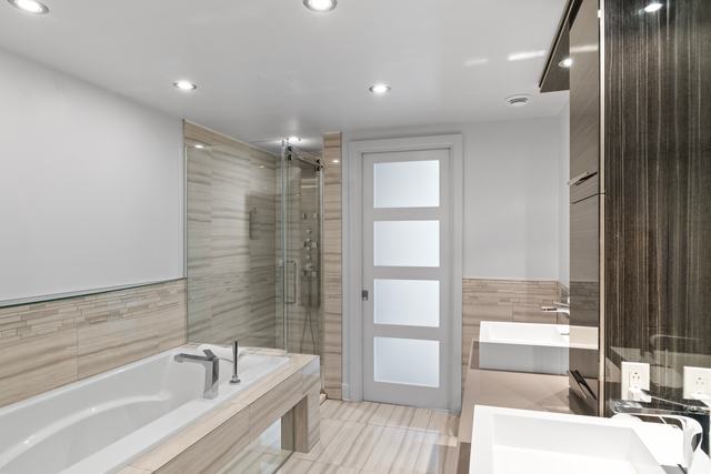 Ensuite, real estate photography by SharpShot Media, Montréal