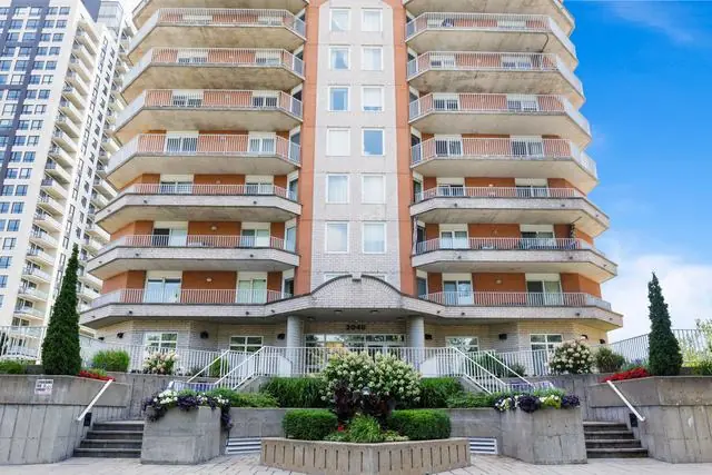 Façade, photographie immobilière par SharpShot Media, Montréal