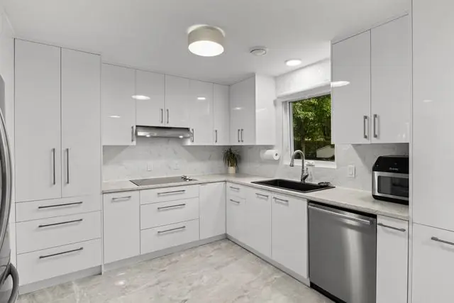 Cuisine, photographie immobilière par SharpShot Media, Montréal