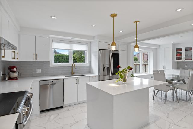 Kitchen, real estate photography by SharpShot Media, Montréal