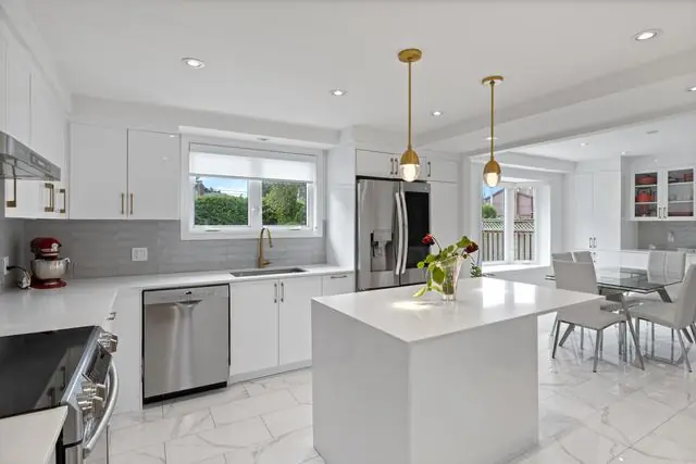 Cuisine, photographie immobilière par SharpShot Media, Montréal