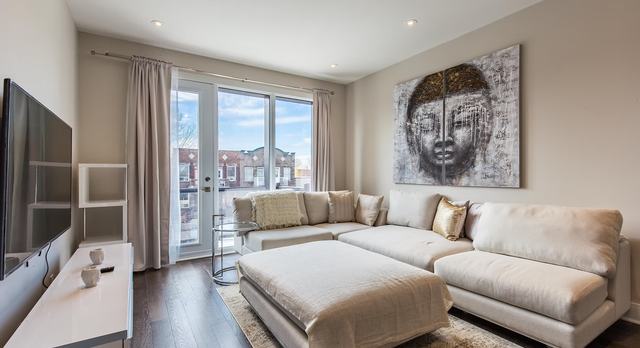 Living room, real estate photography by SharpShot Media, Montréal