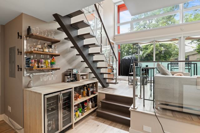 Living space, real estate photography by SharpShot Media, Montréal