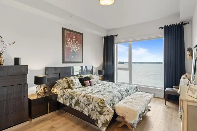 Chambre principale, photographie immobilière par SharpShot Media, Montréal